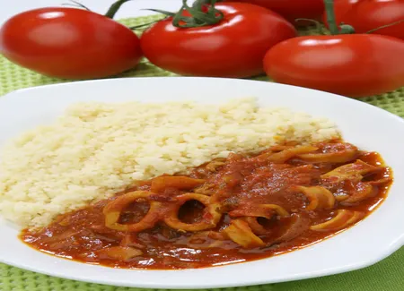 Lamelles d'encornets à la tomate