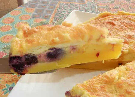 Gateau trois couches magiques aux fruits rouges