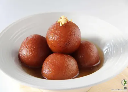 Goulab jamun / gâteaux au sirop de rose (inde)