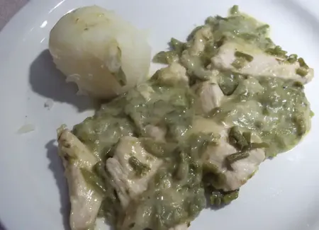 Poulet aux asperges et à la crème d'ail