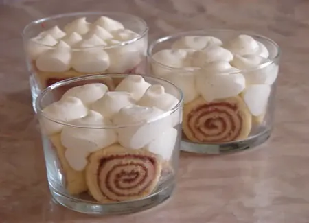 Verrine casino aux fruits rouges et à la crème diplomate