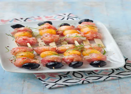 Brochette de melon, jambon de montagne et olives