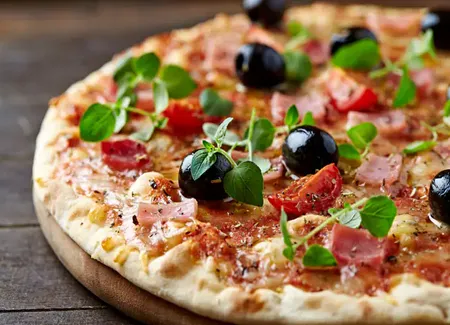 Pizza au jambon et fromage