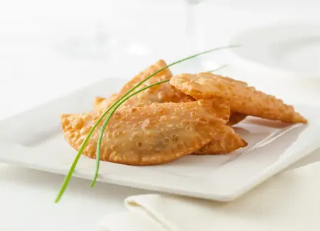Chausson au thon, piment et champignons