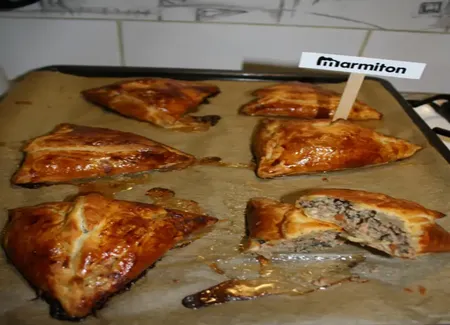 Feuilletés à la viande et aux pignons