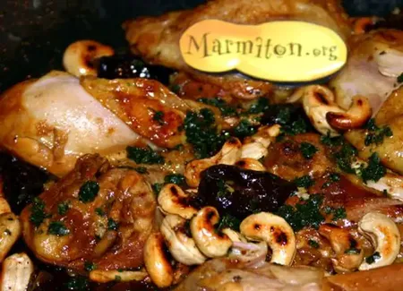 Poulet aux pruneaux et aux noix de cajou