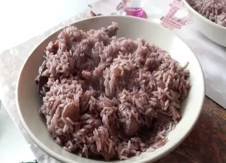 Riz au vin rouge et au poulet