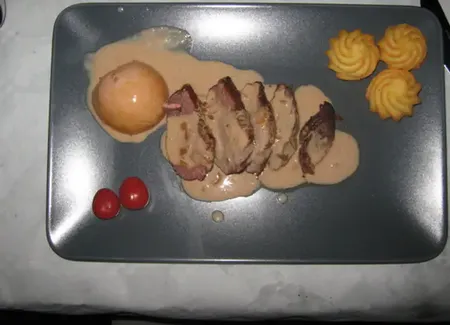 Magret de canard aux pêches et au porto