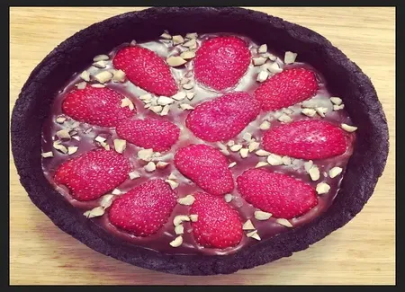 Tarte au chocolat, à la pâte d'oreo et fraises