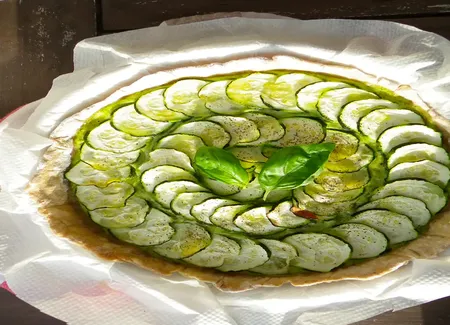 Tarte à la courgette et crème de courgettes au basilic