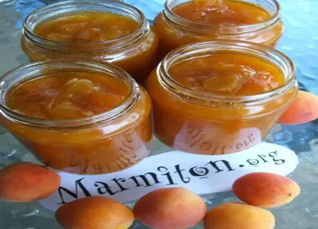 Confiture d'abricots aux amandes