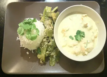Poulet façon thaï au curry vert et légumes