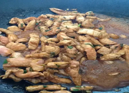 Porc au caramel au wok