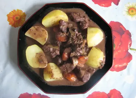 Civet de biche mariné à la gelée de groseilles rouges