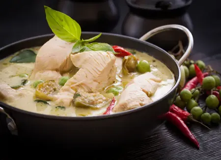 Poulet cuisiné au lait de coco