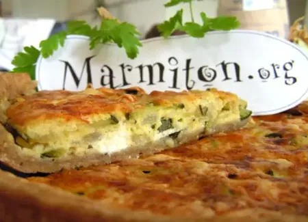 Tarte aux courgettes, chèvre et pignons