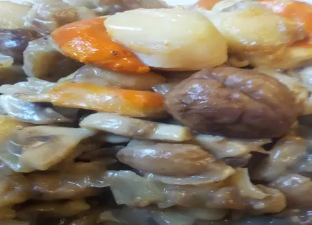 Saint-jacques aux champignons et aux châtaignes
