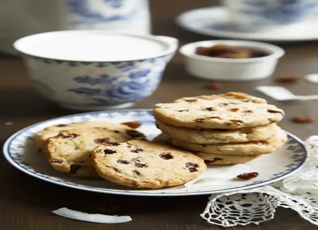 Cookies de noël aux raisins et à la cannelle