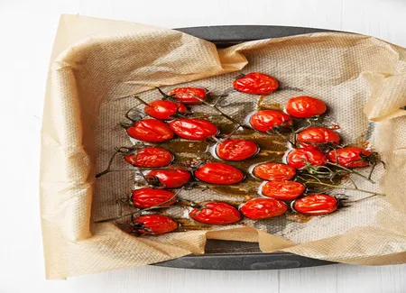 Tomates cerises confites et cerises de terre (amour en cage ou physalis)