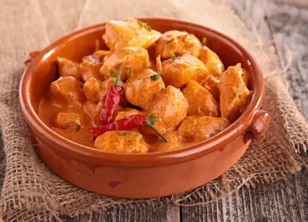 Poulet thaïlandais au curry rouge et curry vert au lait de coco