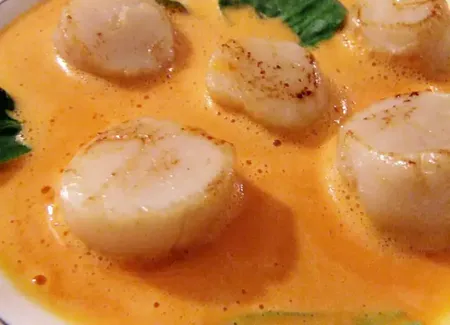 Noix de saint jacques sauce corail