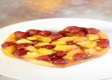 Pêches en gelée de thé aux fruits rouges