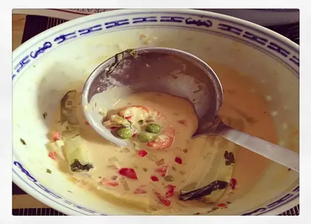 Crevettes au lait de coco et curry jaune