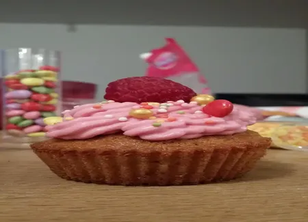 Cupcakes à la vanille et glaçage framboise