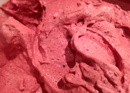 Crème glacée aux fruits rouges express