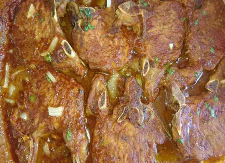 Côte de porc à la sauce tomate