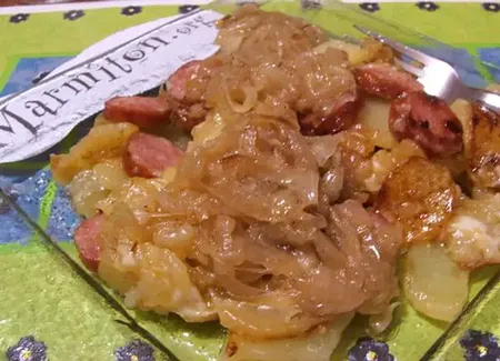 Estouffade de pommes de terre et montbéliard au cantal et à la compotée d’oignons