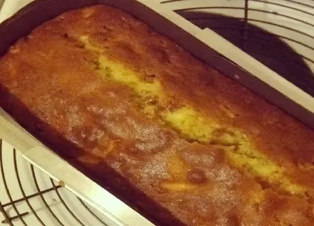 Cake aux pommes gingembre, cannelle, et noix de muscade