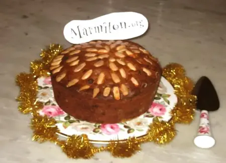 Cake écossais aux raisins secs et aux écorces confites
