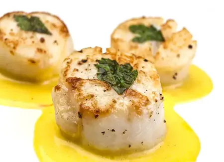 Noix de saint jacques sautées au safran