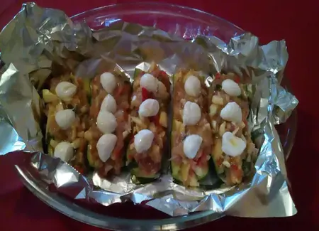 Courgettes farcies au poulet et aux herbes