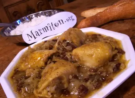 Poulet aux oignons et aux raisins secs