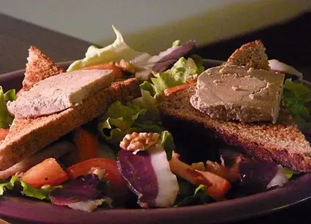Salade périgourdine au foie gras