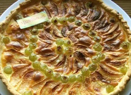 Tarte aux pommes et raisin blanc