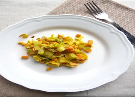 Poêlée rustique de légumes d'automne au curry et soja