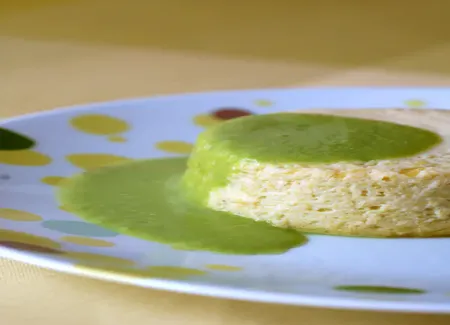Flans de poireaux et coulis vert