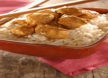 Dés de poulet au curry et aux herbes