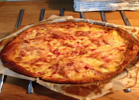 Tarte aux pommes de terre et raclette