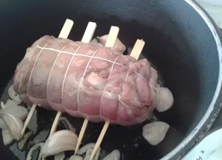 Epaule d'agneau farcie au cognac