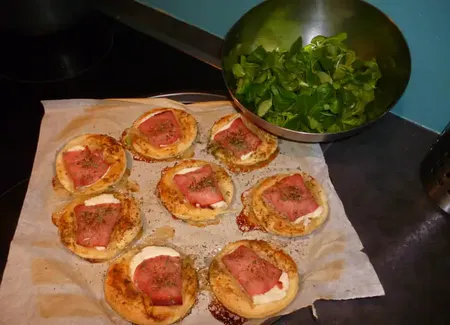 Minis feuilletés chévre bacon miel