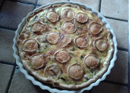 Tarte paysanne : champignons, chèvre, lardons et poireaux