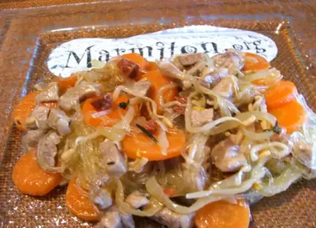 Vermicelles de soja au porc et carottes
