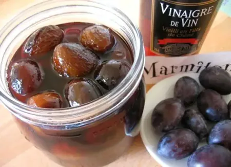Prunes à l'aigre-doux (prunes au vinaigre)