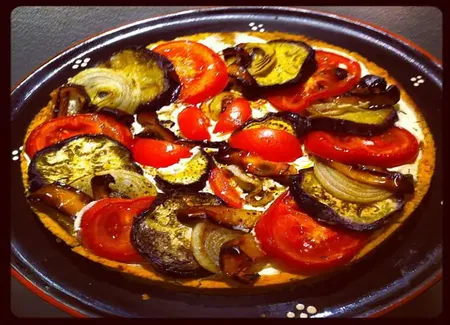 Tarte sablée au parmesan et légumes d'été grillés à la coriandre
