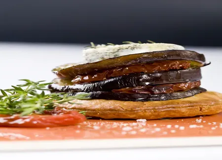 Tartelette d'aubergine et tomate séchée au sainte maure de touraine