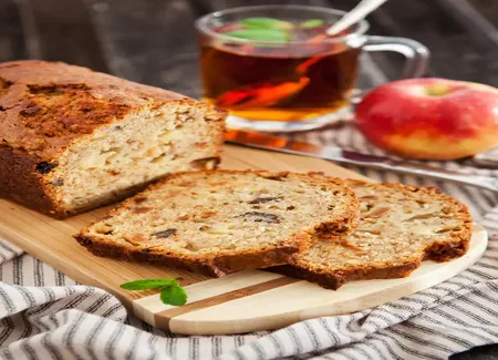 Gâteau pommes, noix et cannelle
